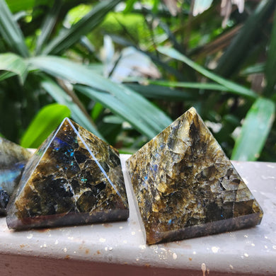 MantraMani® Labradorite Pyramid – Protection, Intuition & Spiritual Growth Crystal