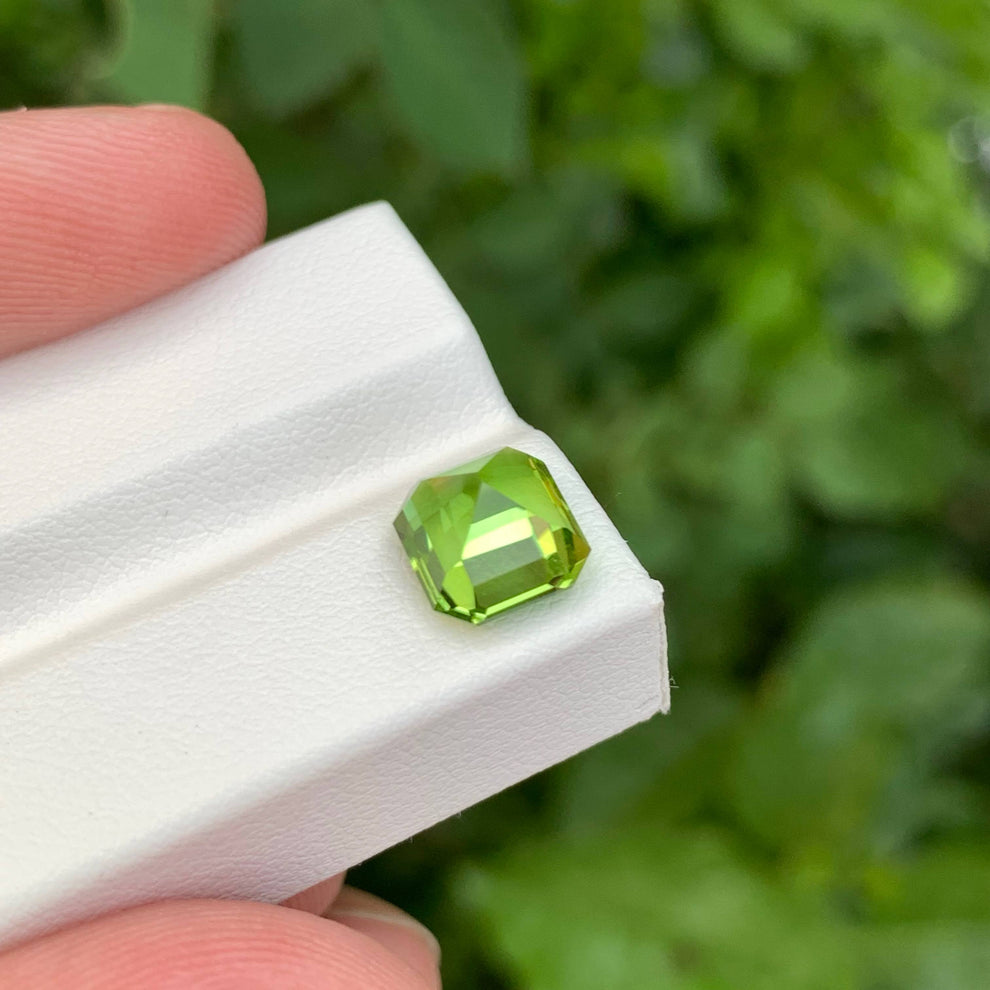 MantraMani Peridot Loose Gemstone – Authentic, Lab Certified | India - Angle 3