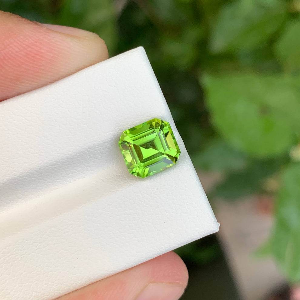 MantraMani Peridot Loose Gemstone – Authentic, Lab Certified | India - Angle 4
