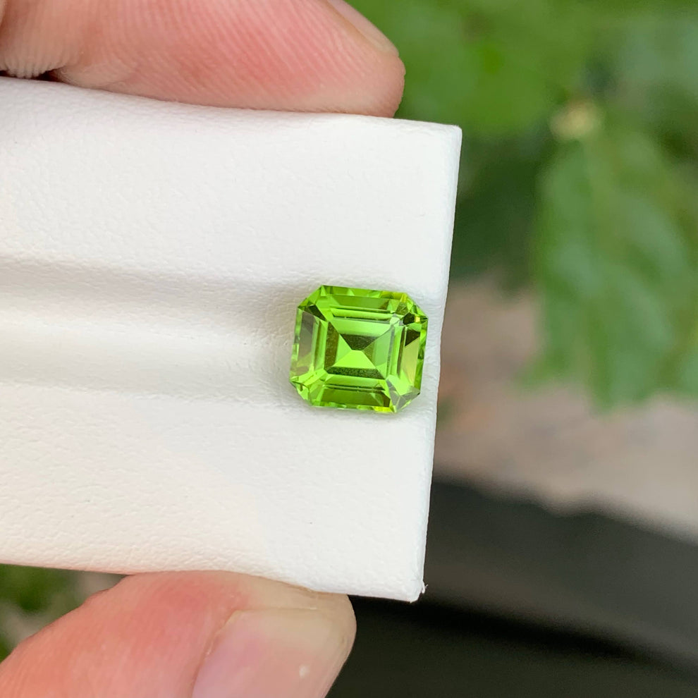 MantraMani Peridot Loose Gemstone – Authentic, Lab Certified | India - Angle 5