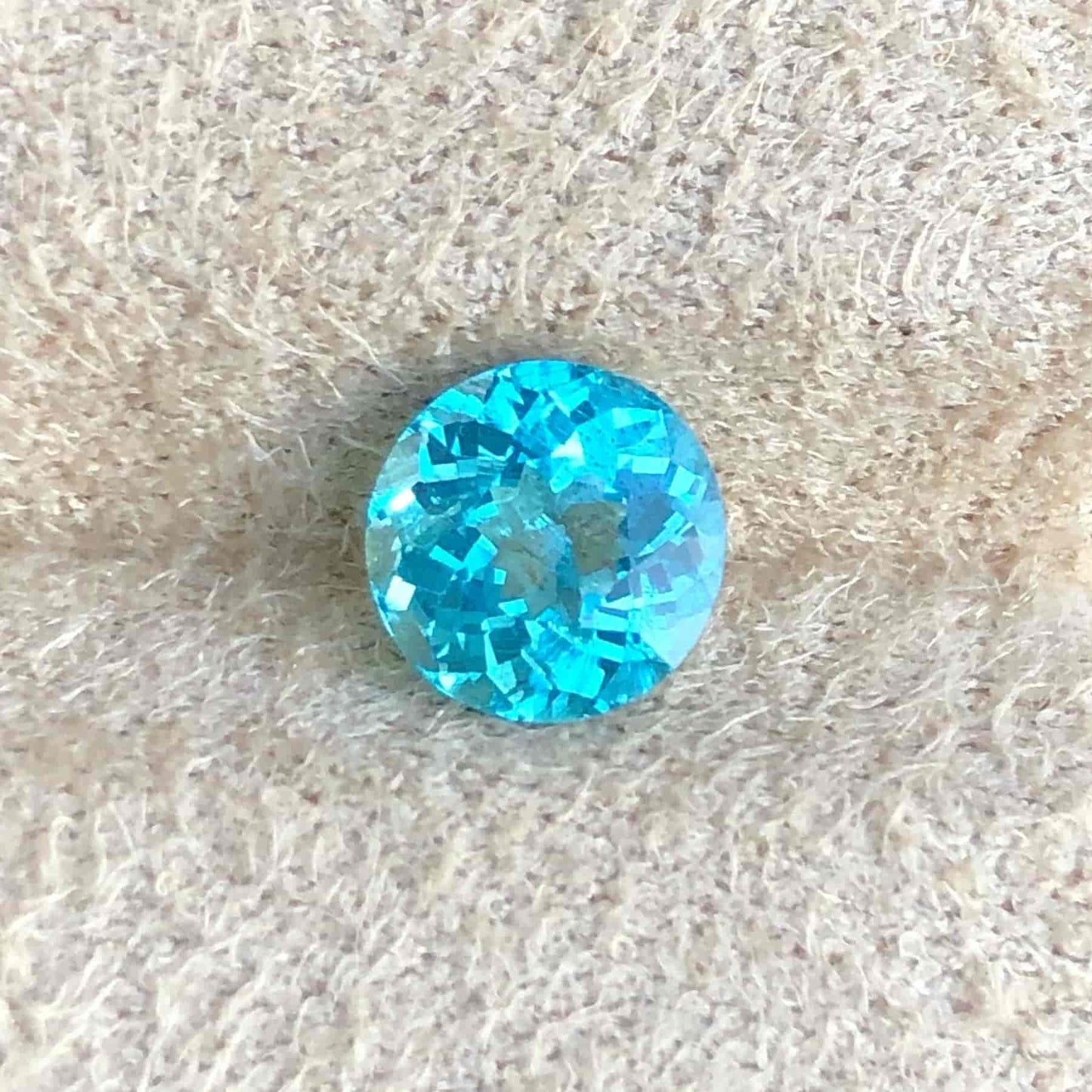 MantraMani® Apatite — Certified Natural Loose Gemstone