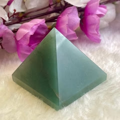 MantraMani® Green Aventurine Crystal Pyramid – Luck, Growth & Success Energy Pyramid