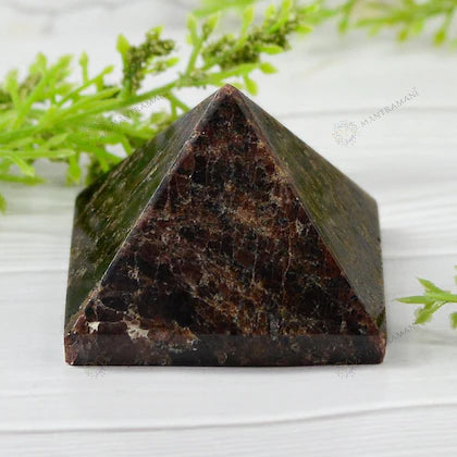 MantraMani® Garnet Pyramid – Love, Confidence & Success Energy Crystal